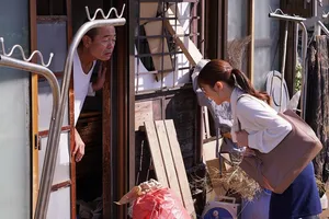 Cô gái nghiện hôn đi chăn trai để thoả mãn nhu cầu