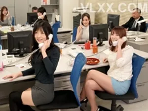 Hai em đồng nghiệp dễ thương bất ngờ đến nhà tôi và muốn được “chịch”