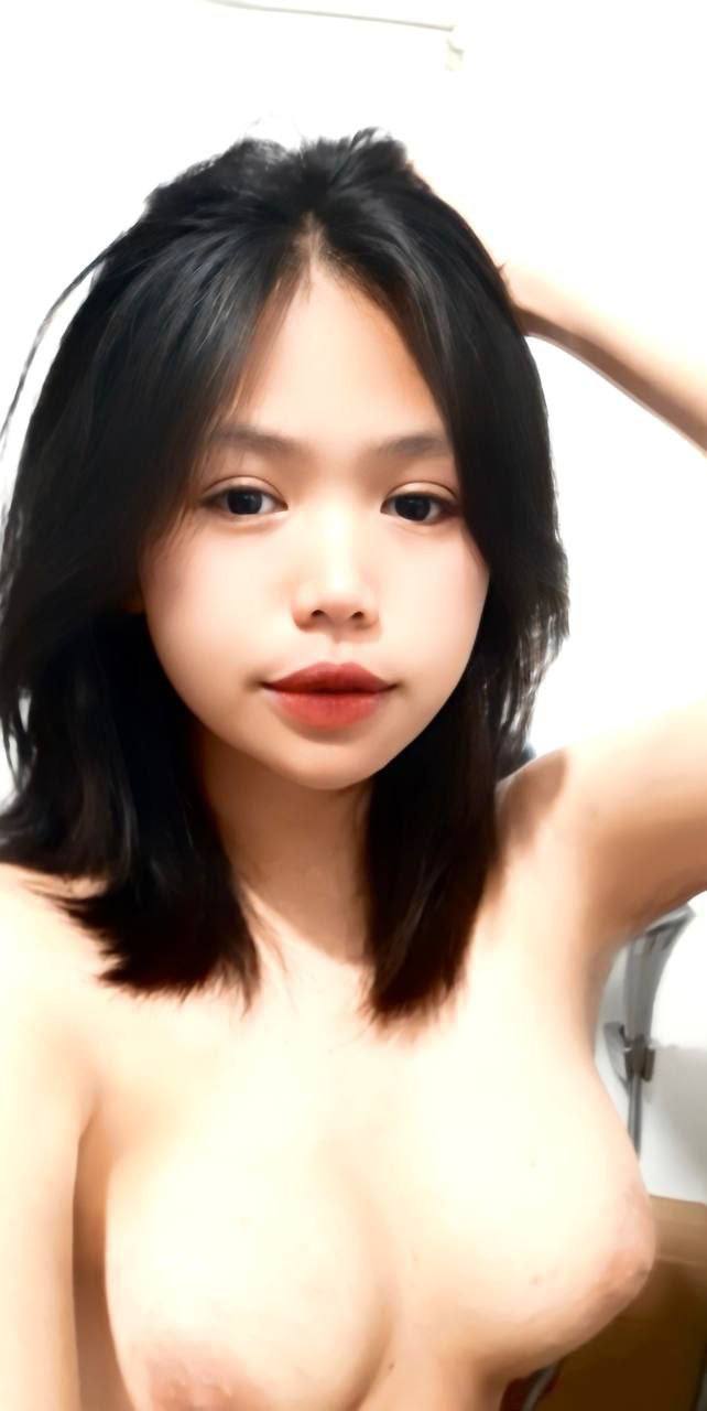 Cặc bố to quá đút không vừa lồn con mất Melody Marks