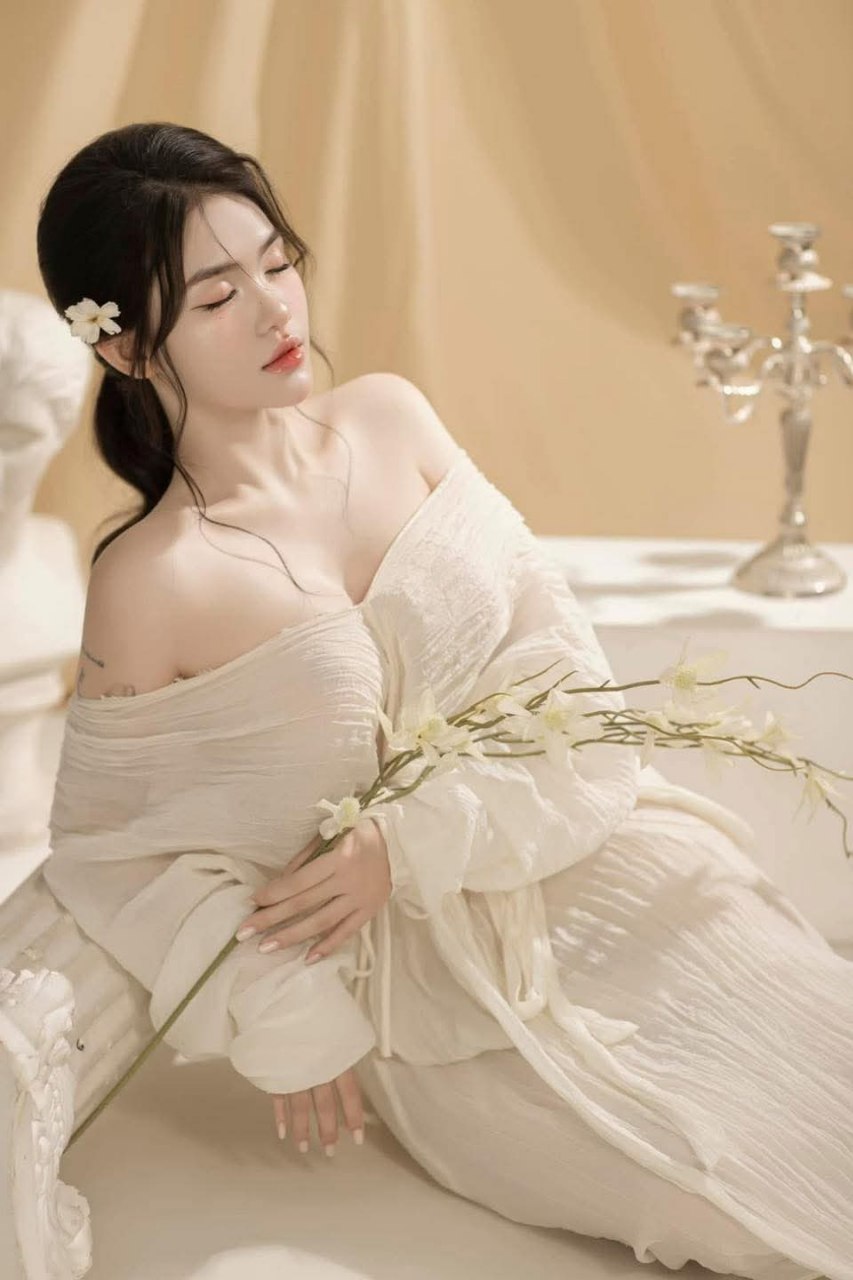 Nuôi dưỡng cháu gái dễ thương chỉ để địt